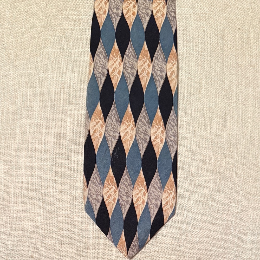 Hanover Elegant Geometric Patterned Black Blue Neck Tie
